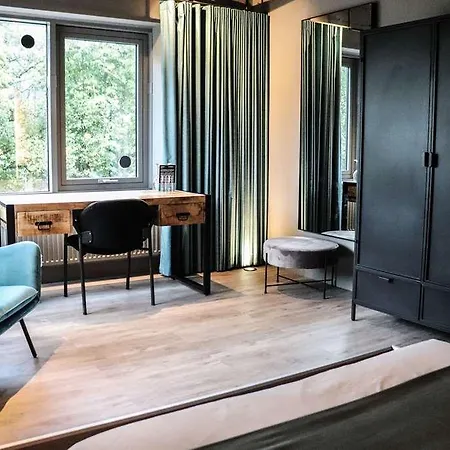 Rooms25 *
