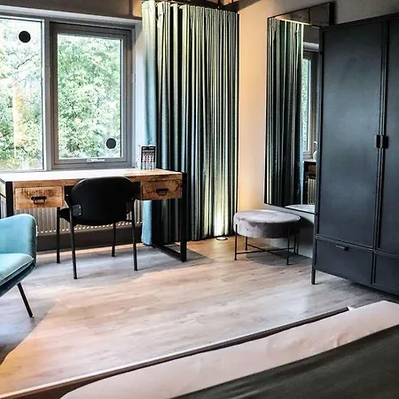 Rooms25 *